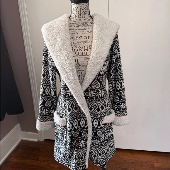 Secret Treasures Soft Comfy Robe With Hearts - Picture 2 of 13